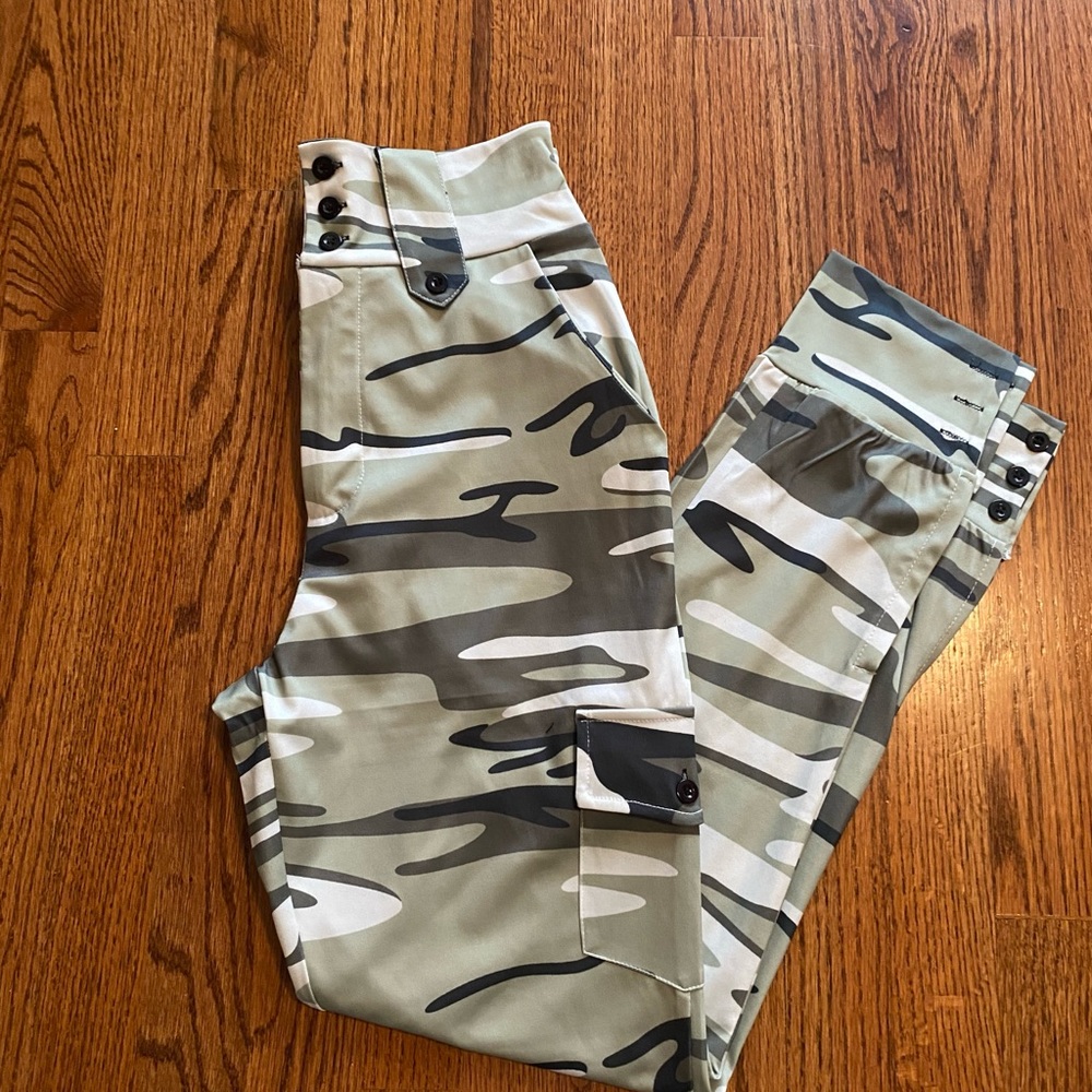 Camouflage skinny pants